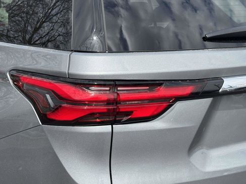 Used 2023 Chevrolet Traverse LT w/ LT Premium Package image 8