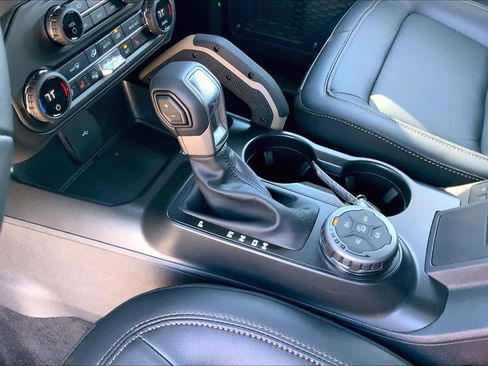 New 2025 Ford Bronco Badlands image 7