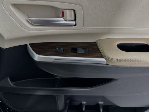 Used 2021 Toyota Sienna XLE w/ XLE Plus Package image 22