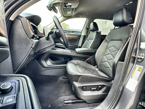 Used 2024 Volkswagen Atlas SE image 3