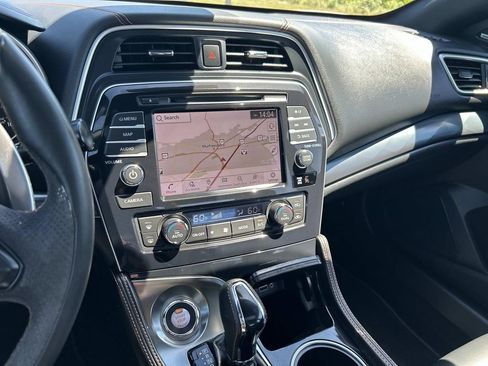 Used 2023 Nissan Maxima SR w/ Sport Mat Group FWD image 29