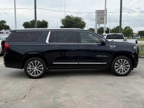 Used 2021 GMC Yukon XL Denali w/ Denali Ultimate Package RWD image 3