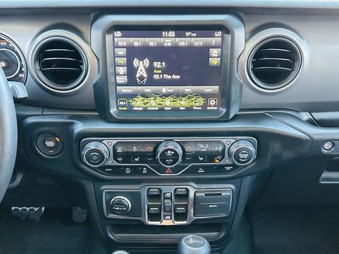 Used 2023 Jeep Gladiator Sport AWD/4WD image 16