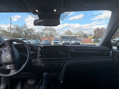 Used 2025 Toyota Camry LE image 32