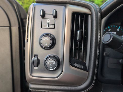 Used 2018 GMC Sierra 2500 Denali AWD/4WD image 29