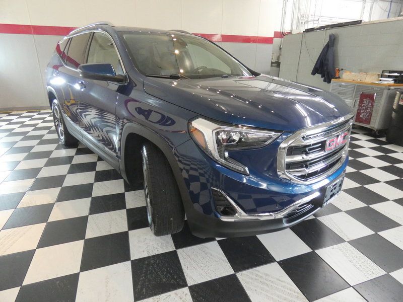 Used 2021 GMC Terrain SLT w/ Infotainment Package II AWD/4WD image 3