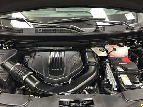 Used 2025 GMC Acadia Elevation FWD image 19