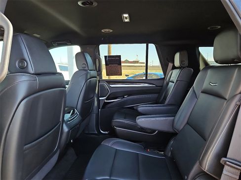 Used 2025 Cadillac Escalade Luxury image 18