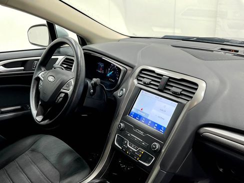 Used 2020 Ford Fusion SE FWD image 21