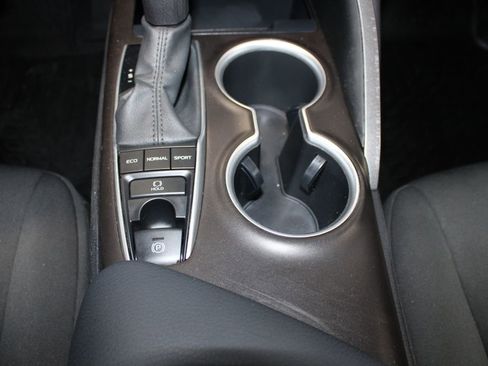 Used 2022 Toyota Camry LE AWD/4WD image 28