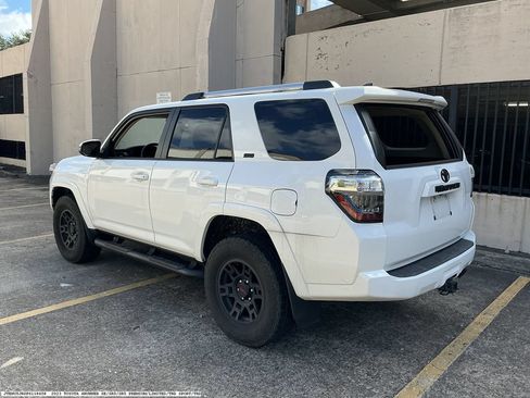Used 2023 Toyota 4Runner SR5 Premium w/ Moonroof Package AWD/4WD image 4
