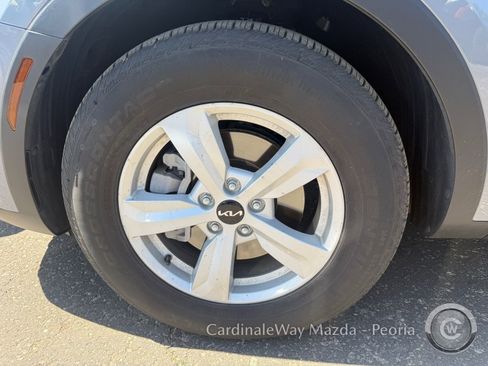 Used 2024 Kia Sorento LX image 7