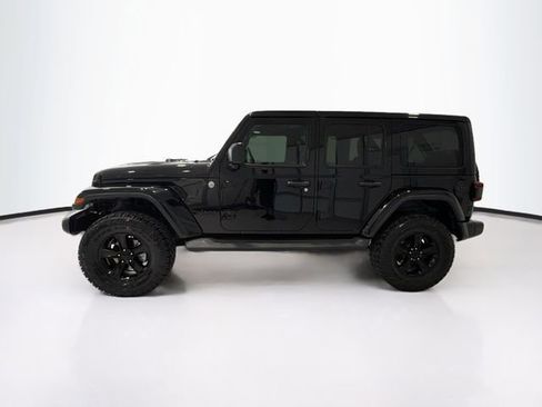 Used 2019 Jeep Wrangler Unlimited Sahara AWD/4WD image 4