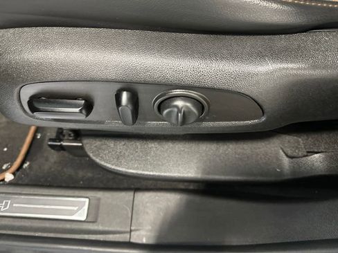 Used 2022 GMC Acadia AT4 w/ Technology Package image 33