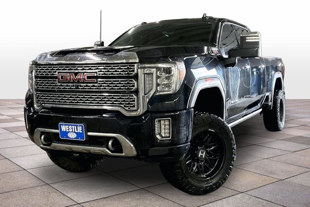 Used 2022 GMC Sierra 2500 Denali w/ Denali Black Diamond Edition AWD/4WD image 4