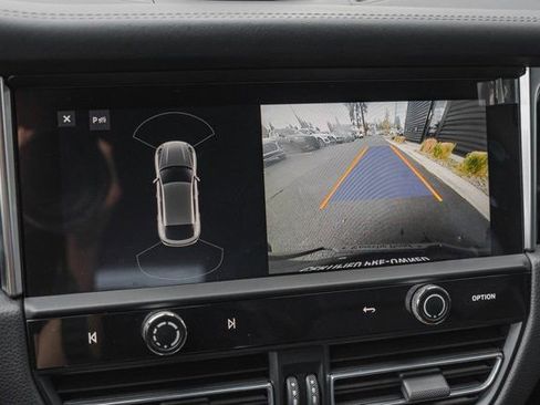 Used 2023 Porsche Macan Turbo image 18