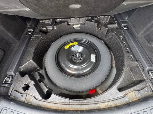 Used 2016 Land Rover Discovery Sport HSE AWD/4WD image 12