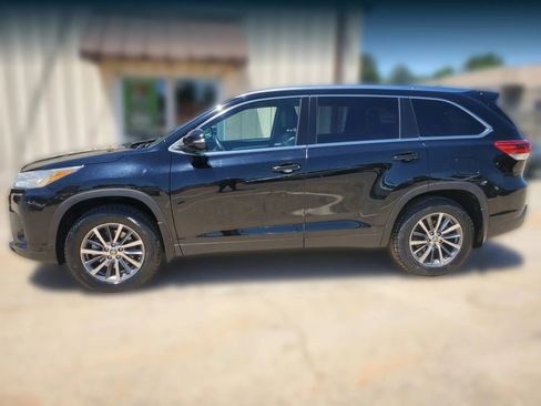 Used 2019 Toyota Highlander XLE AWD/4WD image 9