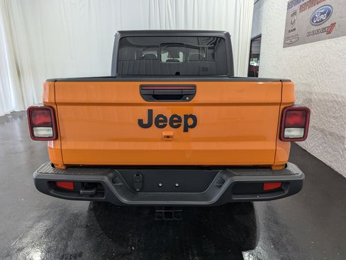New 2025 Jeep Gladiator Sport image 8
