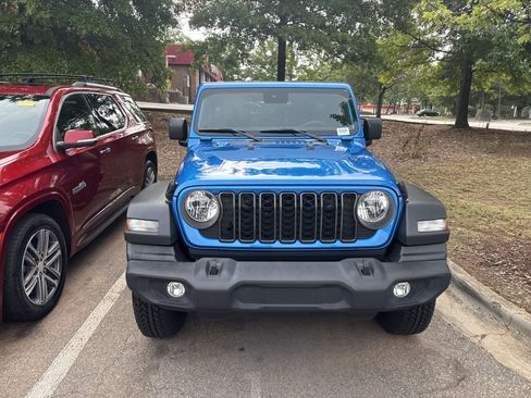 Used 2024 Jeep Wrangler Unlimited Sport AWD/4WD image 3