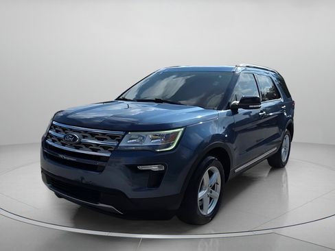 Certified 2018 Ford Explorer XLT w/ Equipment Group 202A image 11