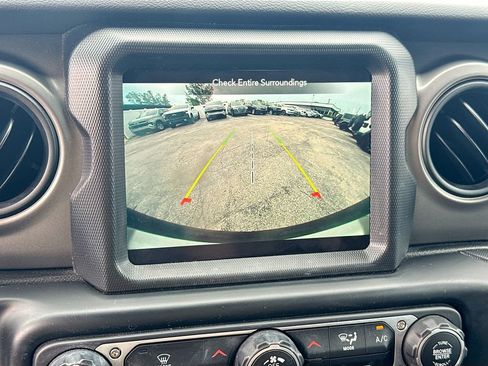 Used 2022 Jeep Wrangler Unlimited Sport w/ Sun And Sound Package AWD/4WD image 15