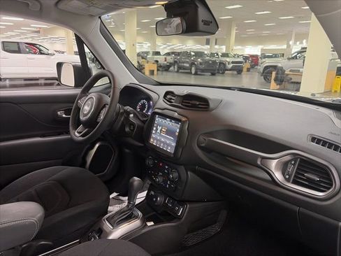 Used 2022 Jeep Renegade Latitude image 9