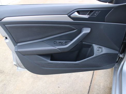 Certified 2024 Volkswagen Jetta Sport image 9