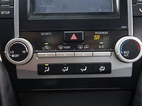 Used 2014 Toyota Camry SE FWD image 32