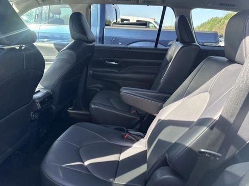 Used 2024 Toyota Grand Highlander image 15