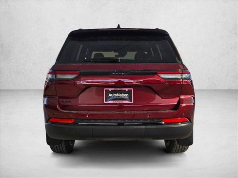 New 2025 Jeep Grand Cherokee Altitude image 8