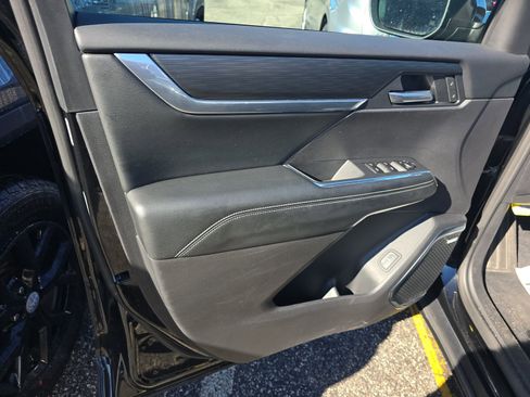 Used 2025 GMC Acadia Elevation image 16