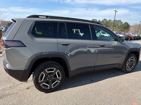 New 2026 Jeep Cherokee Laredo image 8