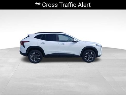Used 2025 Chevrolet Trax LT w/ Driver Confidence Package FWD image 6