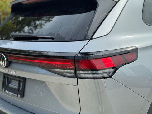 New 2025 Volkswagen Tiguan SE image 9