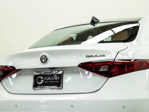 Used 2022 Alfa Romeo Giulia Ti w/ Active Assist Plus Package RWD image 13