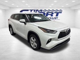 Used 2024 Toyota Highlander LE video 3