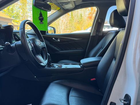 Used 2018 INFINITI Q50 Luxe w/ Essential Package (3.0T Luxe) image 7