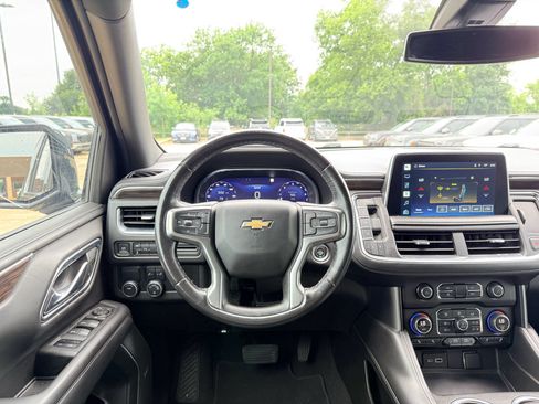 Used 2022 Chevrolet Suburban LT RWD image 16