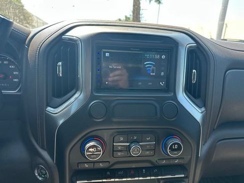 Used 2020 Chevrolet Silverado 1500 LTZ RWD image 8