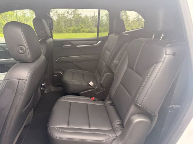Used 2026 GMC Acadia Elevation w/ Elevation Premium Package FWD image 11