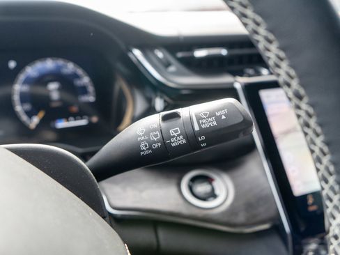 Used 2023 Jeep Grand Cherokee Overland w/ Adv Protech Group III AWD/4WD image 30