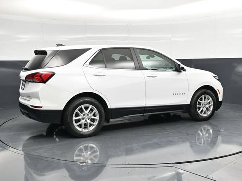 Used 2024 Chevrolet Equinox LT AWD/4WD image 2