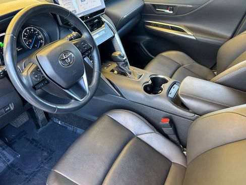 Certified 2023 Toyota Venza XLE AWD/4WD image 12