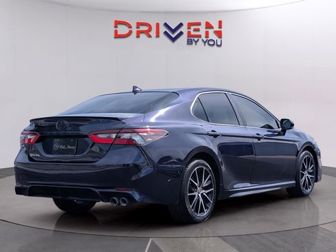 Used 2022 Toyota Camry SE image 5