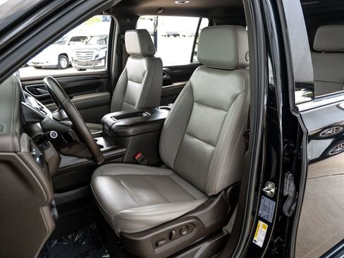 Used 2023 Chevrolet Suburban LT RWD image 32