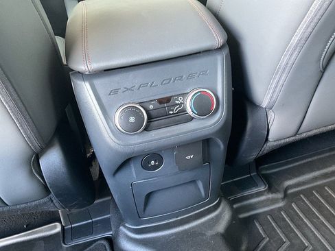 Used 2025 Ford Explorer Active w/ Active Comfort Package RWD image 16
