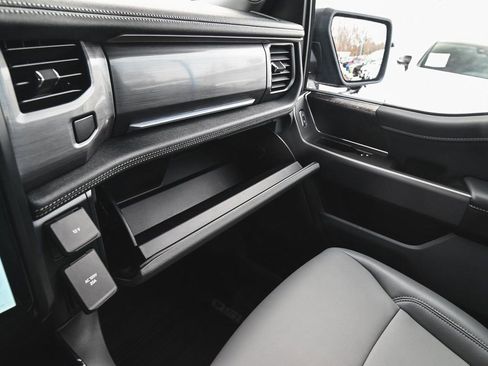 Used 2025 Ford F150 Lightning Flash image 15