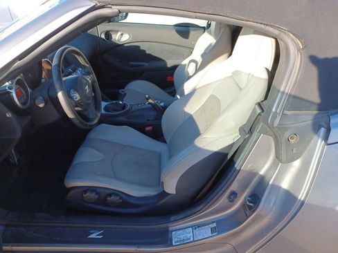 Used 2010 Nissan 370Z Touring w/ Sport Pkg image 6
