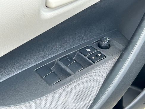 Used 2022 Toyota Corolla LE image 21